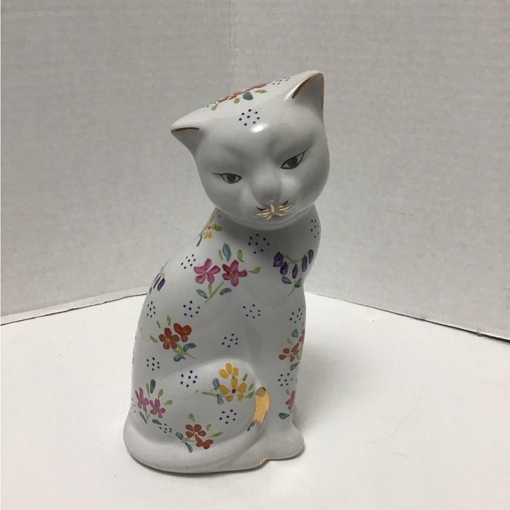 Vintage cat figurine from the “Formalities”collection by Baum Brothers.